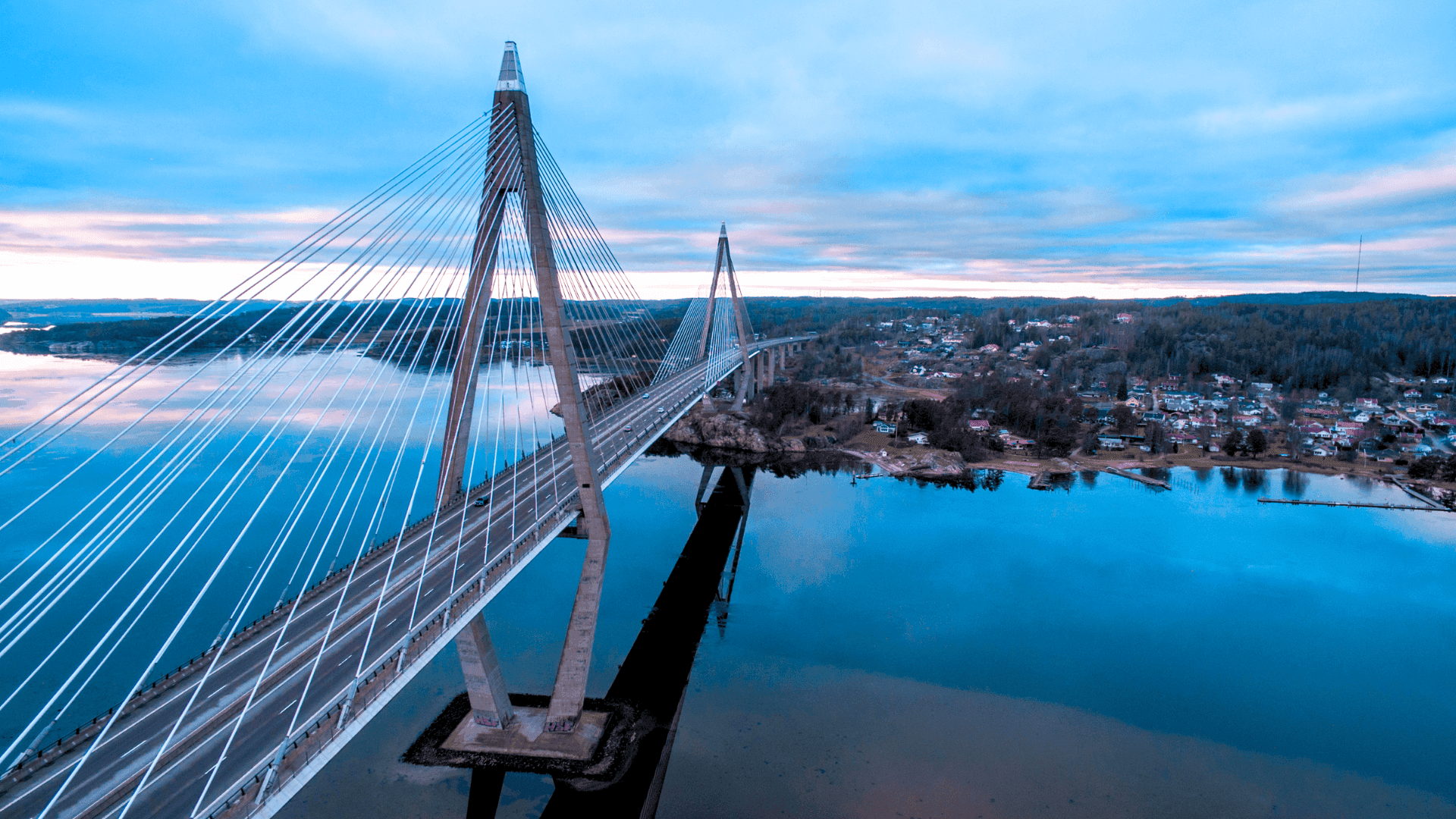 Uddevallabron ligger nära Majakos kontor.