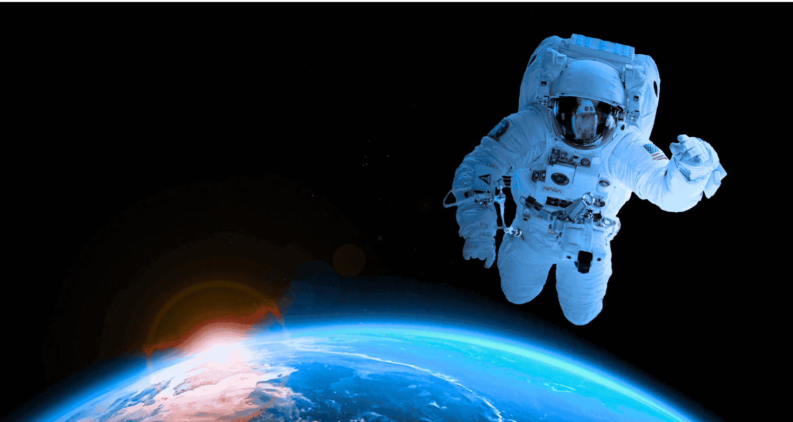 Astronaut i rymden med jorden i bakgrunden.